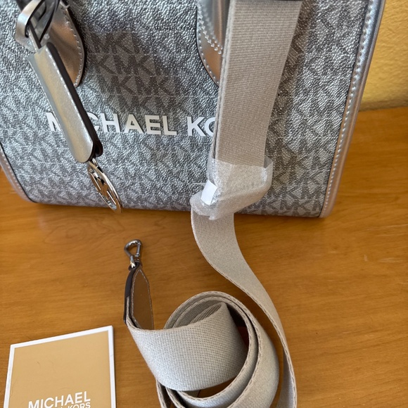 Michael Kors monogram silver tote/shoulder bag - Picture 5 of 6